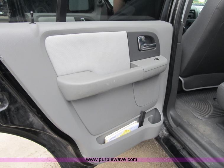 image for item F8806 2005 Ford Expedition XLT SUV