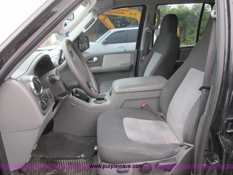 image for item F8806 2005 Ford Expedition XLT SUV