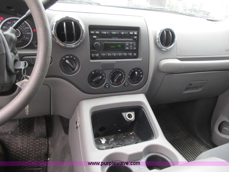 image for item F8806 2005 Ford Expedition XLT SUV