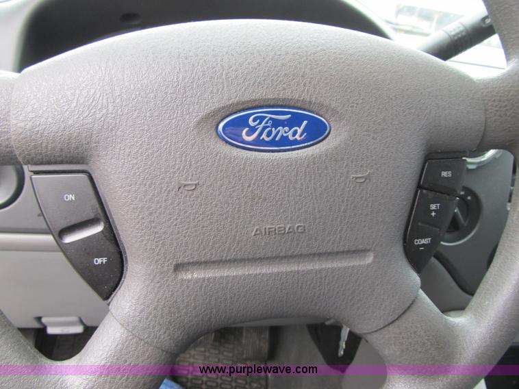 image for item F8806 2005 Ford Expedition XLT SUV