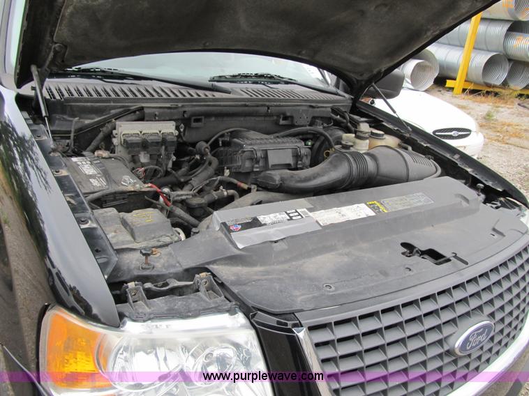 image for item F8806 2005 Ford Expedition XLT SUV