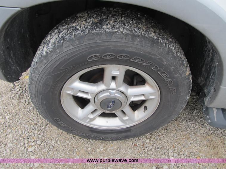 image for item F8807 2002 Ford Explorer XLT SUV