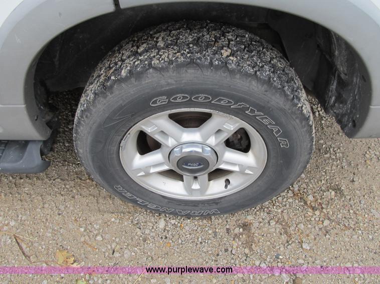 image for item F8807 2002 Ford Explorer XLT SUV