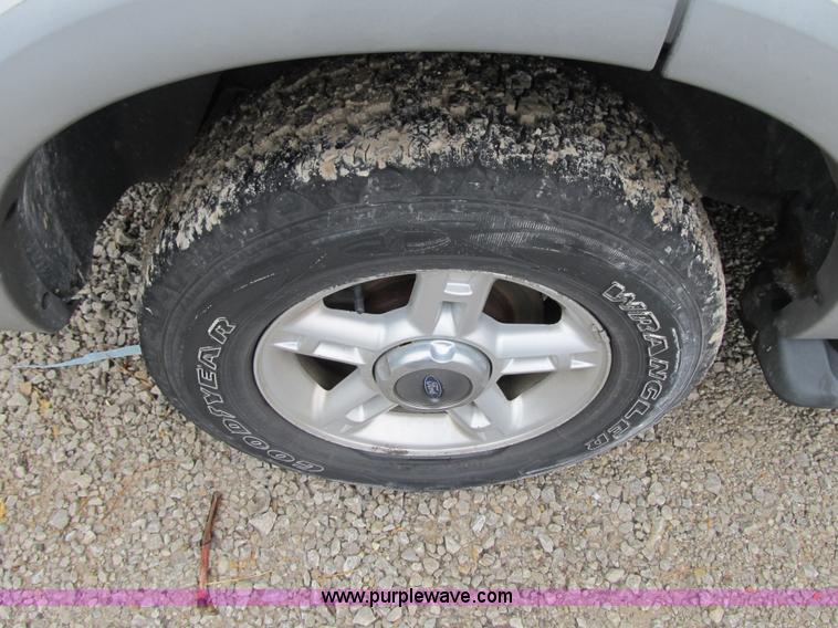 image for item F8807 2002 Ford Explorer XLT SUV