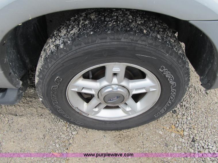 image for item F8807 2002 Ford Explorer XLT SUV