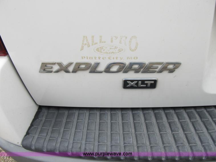image for item F8807 2002 Ford Explorer XLT SUV