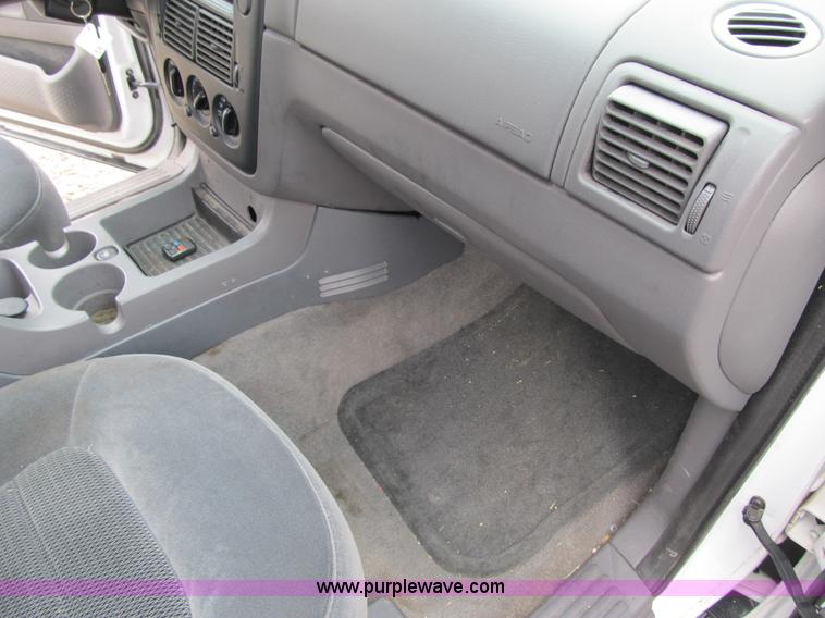 image for item F8807 2002 Ford Explorer XLT SUV