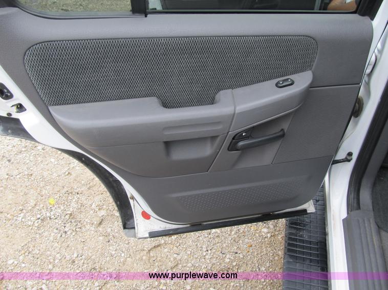 image for item F8807 2002 Ford Explorer XLT SUV