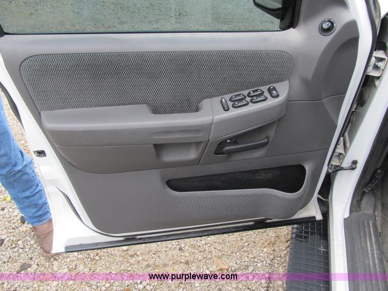 image for item F8807 2002 Ford Explorer XLT SUV