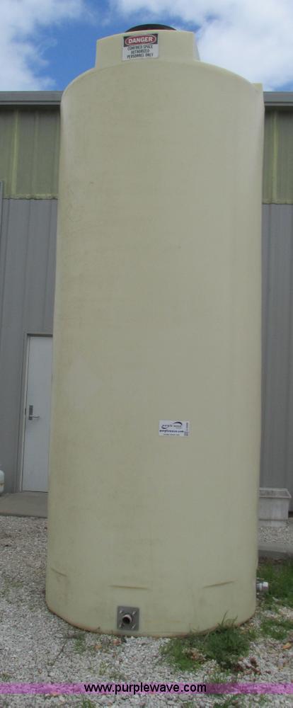 image for item G9288 2,000 vertical poly tank