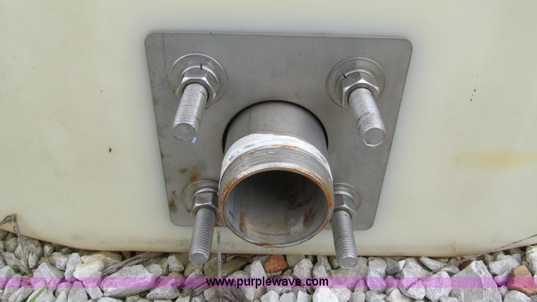 image for item G9288 2,000 vertical poly tank