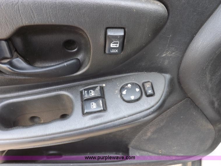 image for item H1904 2002 Chevrolet Monte Carlo LS