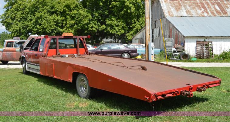 image for item H2857 1989 GMC 3500 car hauler truck