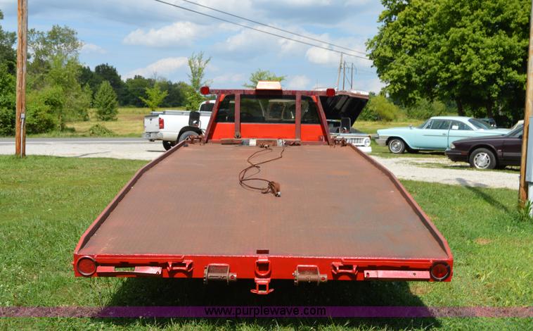 image for item H2857 1989 GMC 3500 car hauler truck