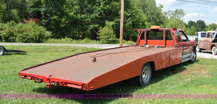 image for item H2857 1989 GMC 3500 car hauler truck