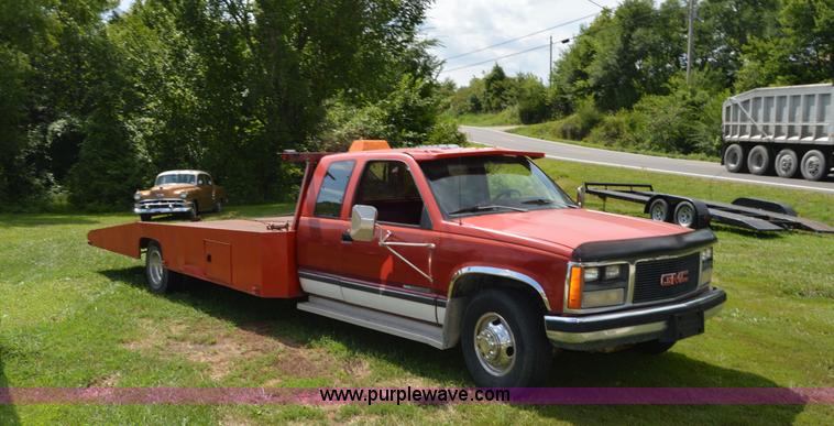 image for item H2857 1989 GMC 3500 car hauler truck