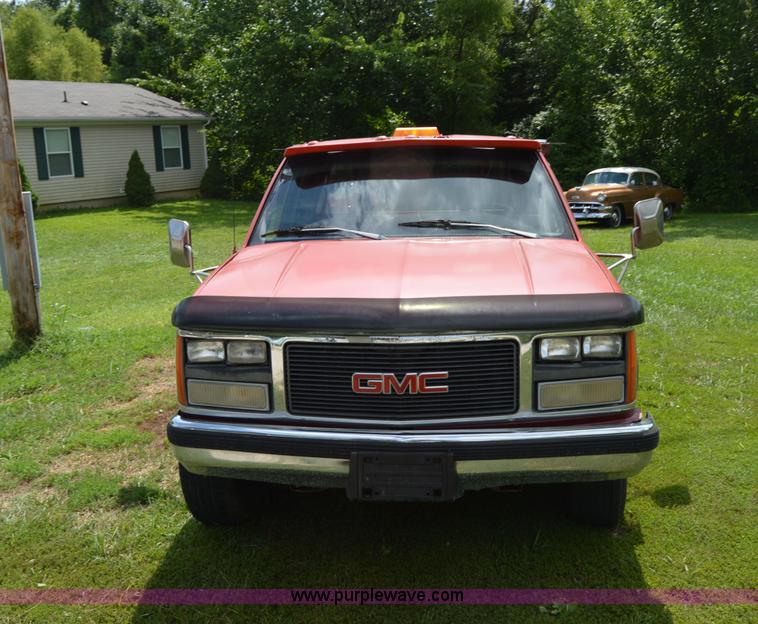 image for item H2857 1989 GMC 3500 car hauler truck