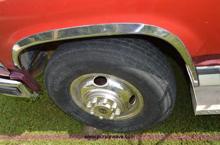 image for item H2857 1989 GMC 3500 car hauler truck