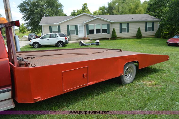 image for item H2857 1989 GMC 3500 car hauler truck