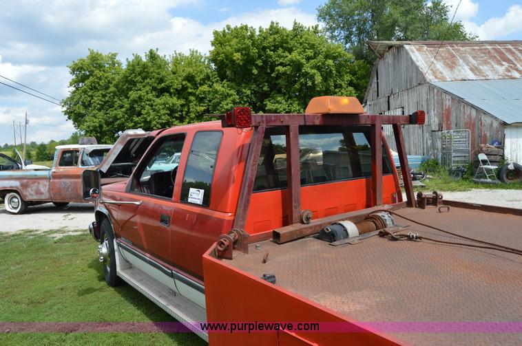 image for item H2857 1989 GMC 3500 car hauler truck