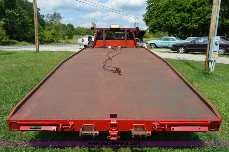 image for item H2857 1989 GMC 3500 car hauler truck