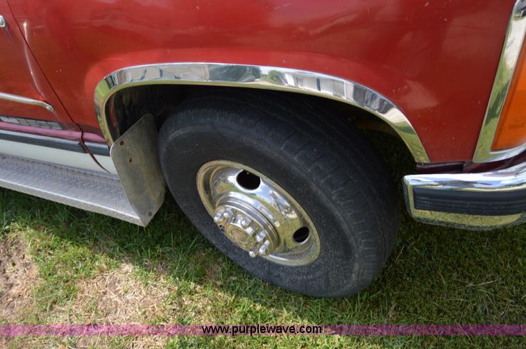 image for item H2857 1989 GMC 3500 car hauler truck