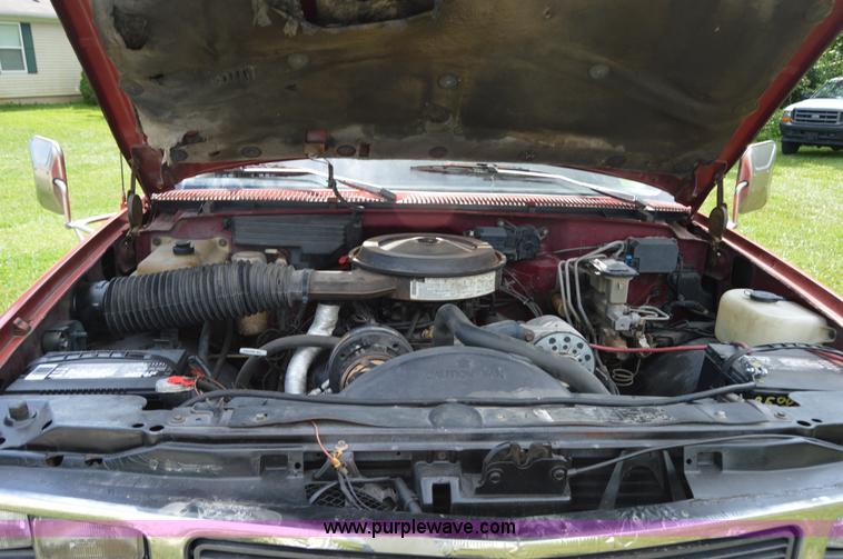 image for item H2857 1989 GMC 3500 car hauler truck