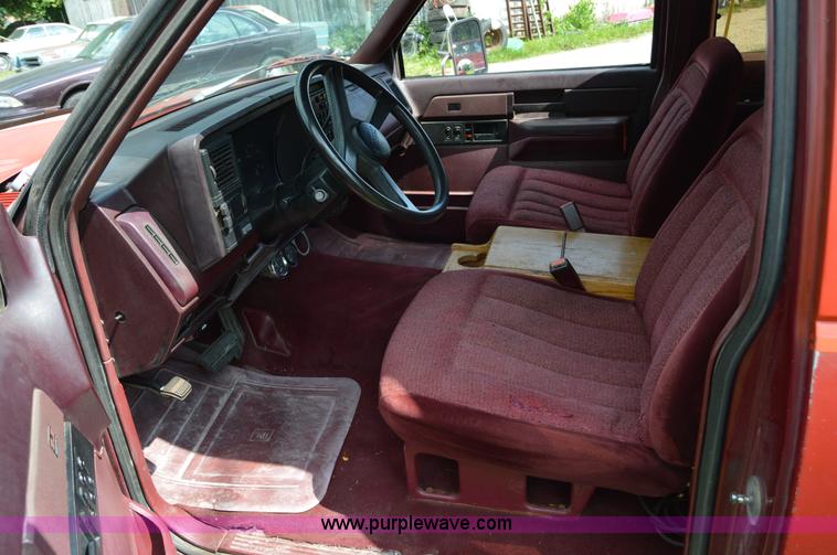 image for item H2857 1989 GMC 3500 car hauler truck