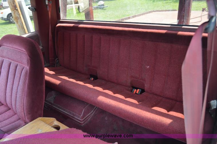 image for item H2857 1989 GMC 3500 car hauler truck