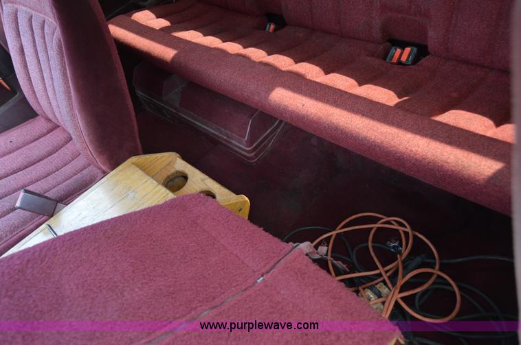 image for item H2857 1989 GMC 3500 car hauler truck