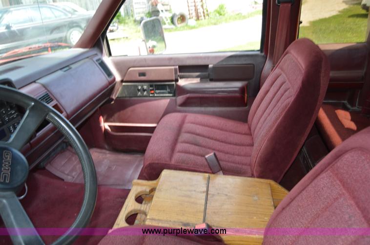 image for item H2857 1989 GMC 3500 car hauler truck