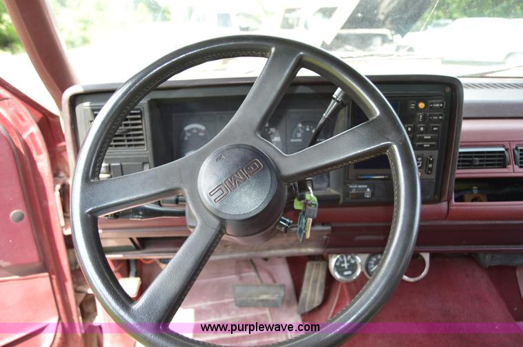 image for item H2857 1989 GMC 3500 car hauler truck