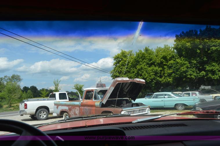 image for item H2857 1989 GMC 3500 car hauler truck