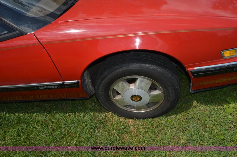 image for item H2861 1989 Buick Reatta