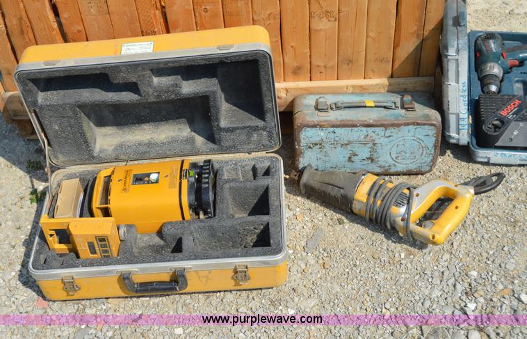 image for item H2877 Assorted power tools