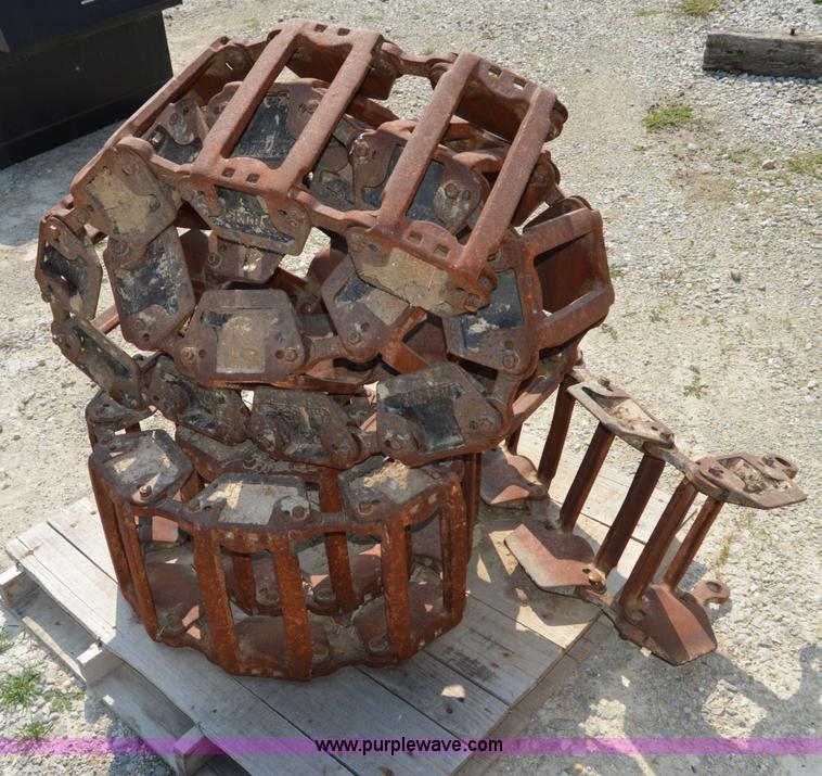 image for item H2878 Grouser steel skid steer tracks