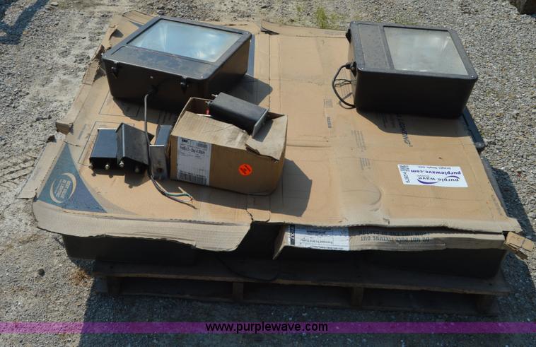 image for item H2879 (11) exterior pole lights