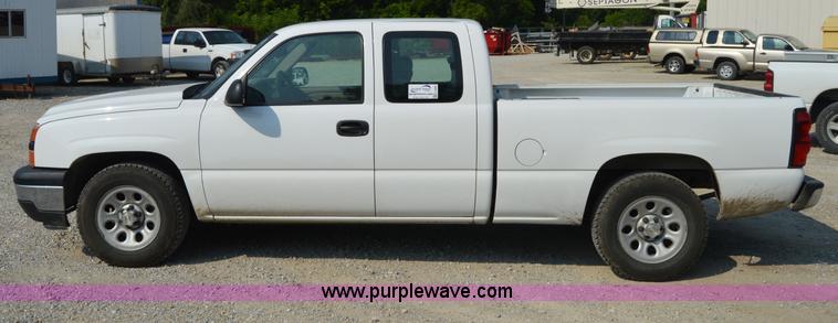 image for item H2886 2007 Chevrolet Silverado 1500 pickup truck
