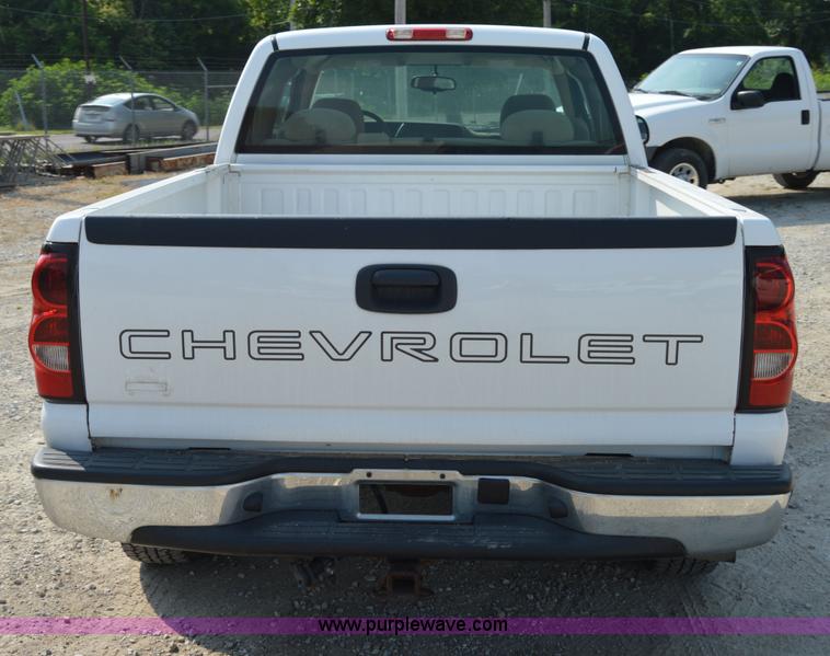 image for item H2886 2007 Chevrolet Silverado 1500 pickup truck