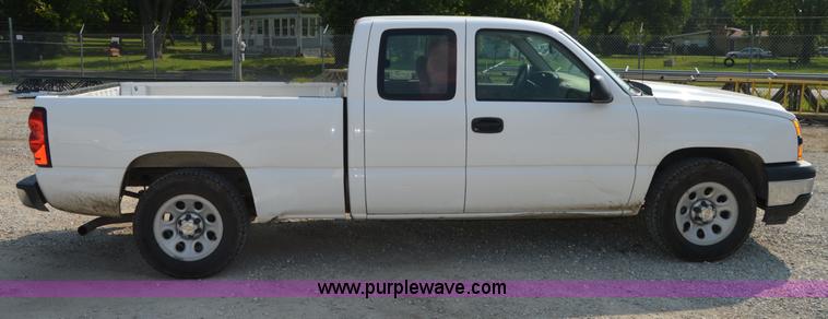 image for item H2886 2007 Chevrolet Silverado 1500 pickup truck