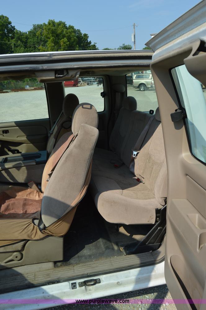 image for item H2886 2007 Chevrolet Silverado 1500 pickup truck