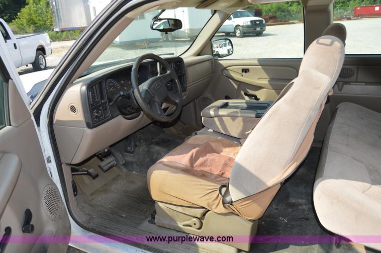 image for item H2886 2007 Chevrolet Silverado 1500 pickup truck