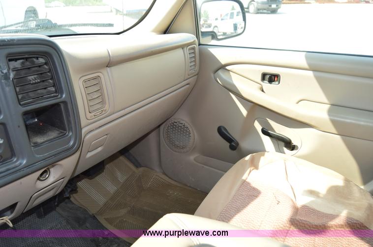 image for item H2886 2007 Chevrolet Silverado 1500 pickup truck