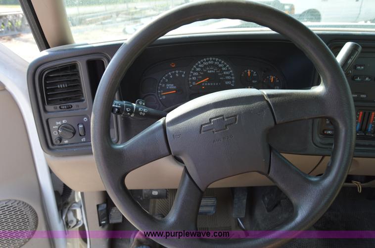 image for item H2886 2007 Chevrolet Silverado 1500 pickup truck