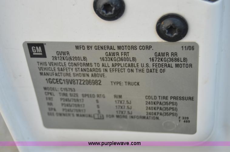 image for item H2886 2007 Chevrolet Silverado 1500 pickup truck