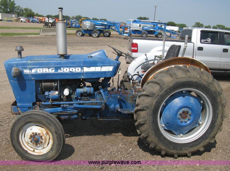 image for item H5320 1973 Ford 3000 tractor