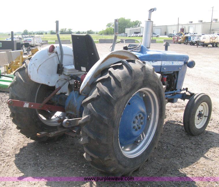 image for item H5320 1973 Ford 3000 tractor