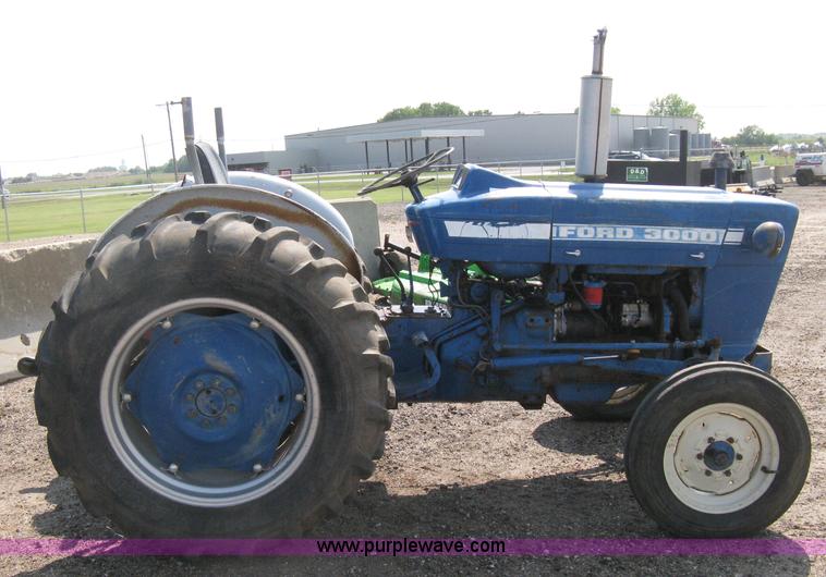 image for item H5320 1973 Ford 3000 tractor