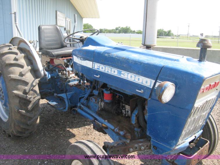 image for item H5320 1973 Ford 3000 tractor