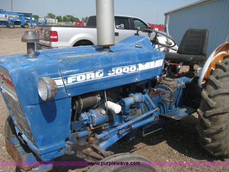 image for item H5320 1973 Ford 3000 tractor